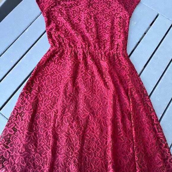 Adam Levine Girls XS, (4-5) Maroon lace pull on, short sleeves, full skirt - Picture 2 of 7